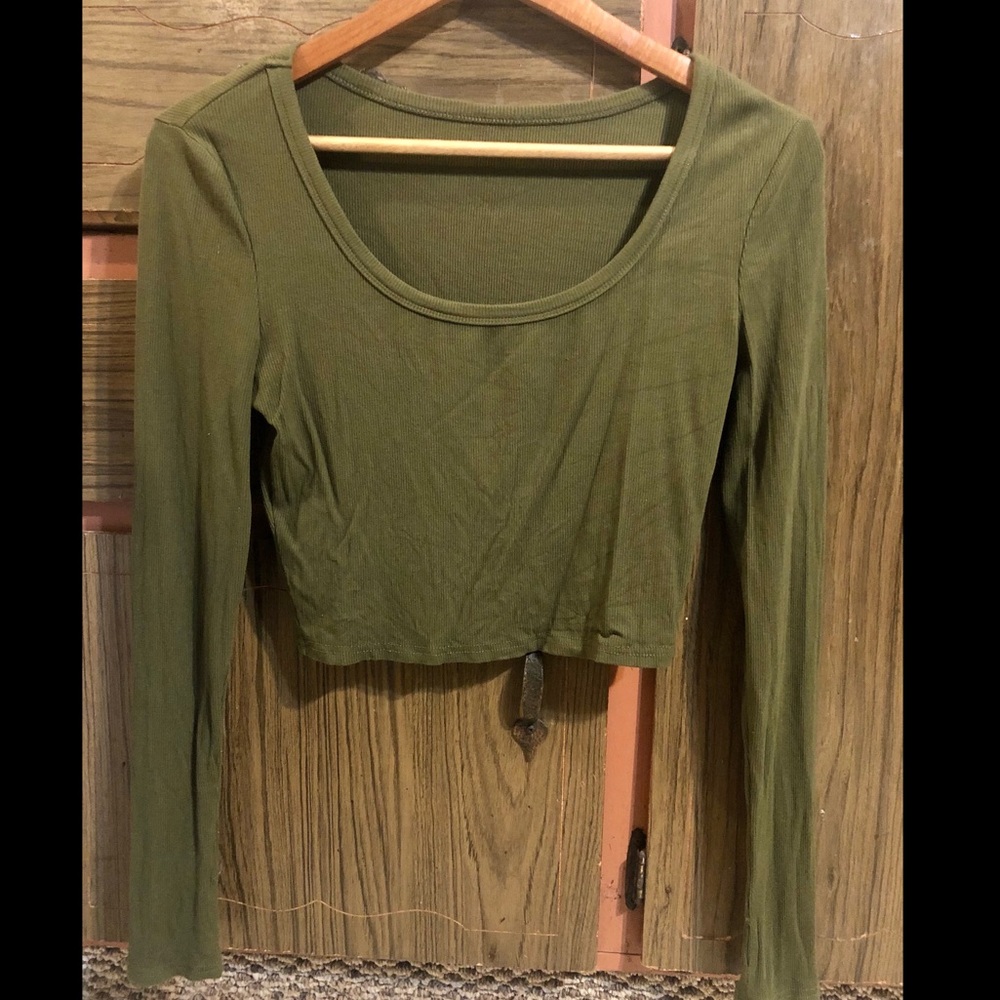 Army Green Ribbed Cotton Crop Top! Long Sleeves and Thumb Holes! Size Medium